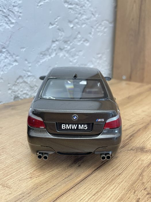 Модель BMW M5 масштаб 1:18, коллекция