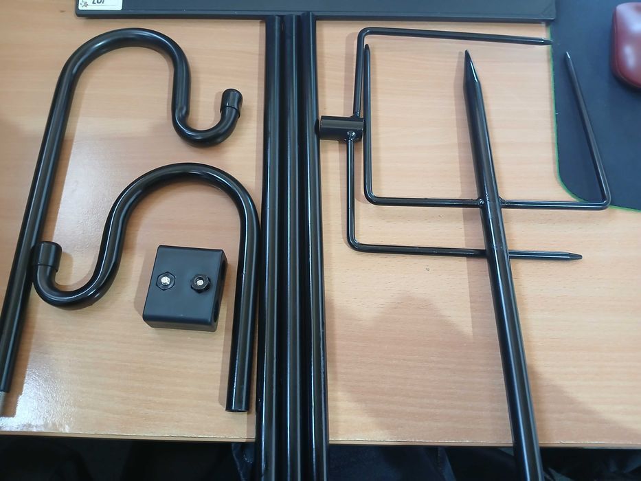 Carlig gradina metalic 193 cm, baza 5 tije, suport robust pentru decor