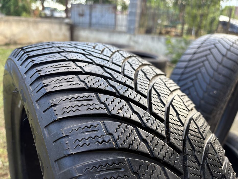 2 броя зимни гуми Firestone 205/ 55/ 17