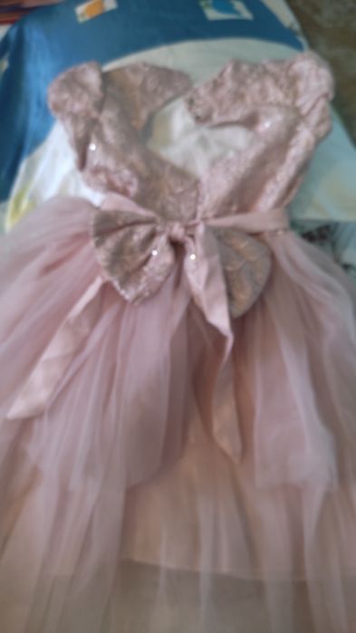 Продам платья на девочку