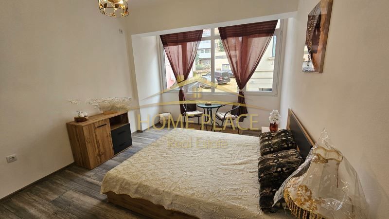 ТРИСТАЕН апартамент под наем - Гръцки квартал