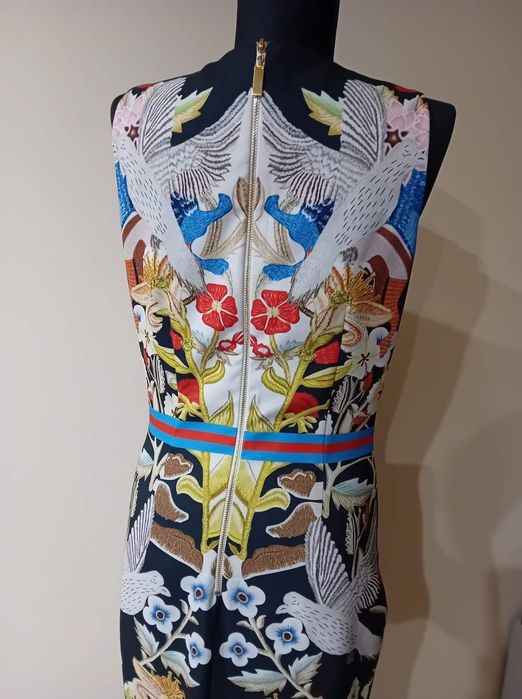 Елегантна дълга рокля с интересен принт на Forever Unique