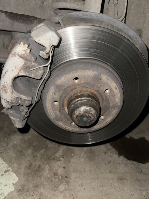 Продам тормозные диски с супортами