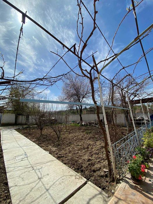 Xovli joy sotiladi 8 sotixdan ko'p. Shaxar markazida.