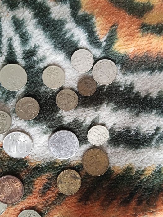 Продам манеты цену придлогайте сами