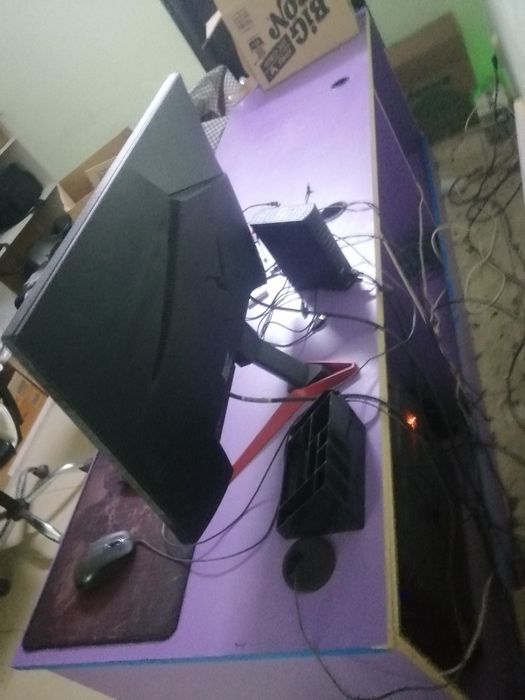 Стол компьютерный.