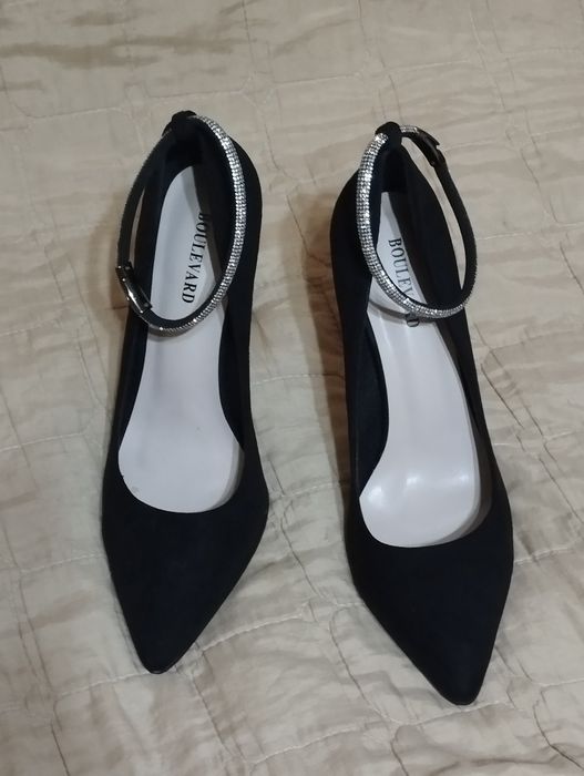 Продам женские туфли