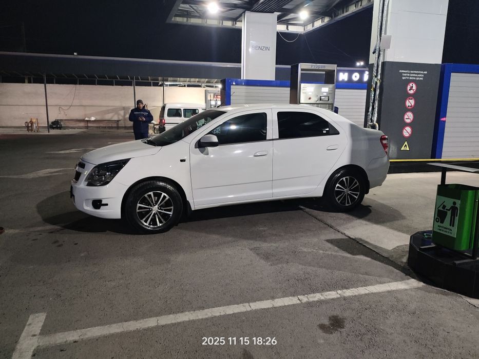Chevrolet Cobalt 
Mator karobka masla alishgan yangi 
 Gaz bor,prapan