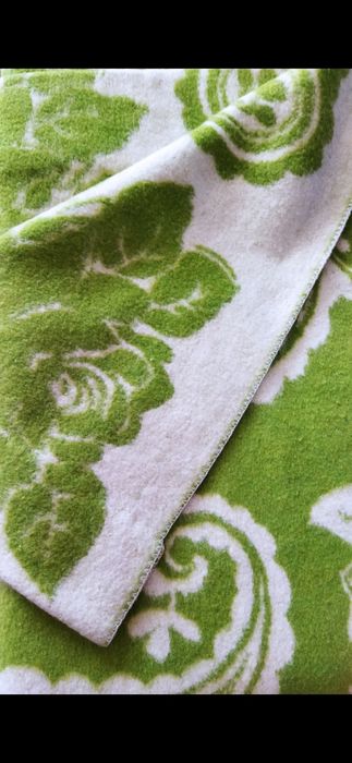 Одеяло пуховое; и из верблюжьей шерсти