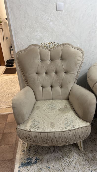 Продам диван для большого зала