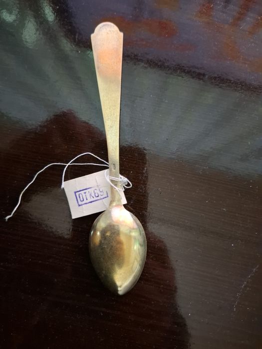 Kumush qoshiq sotiladi