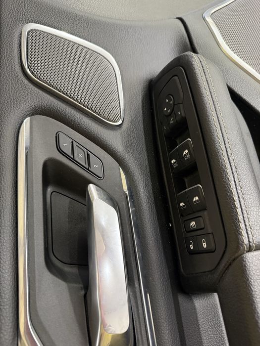 Салон за Dodge Ram 1500 Laramie edition Gen5 2020-2026 ( кожен електрически сало ) ( седалки кори )