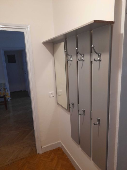 Propietar inchiriez apartament 3 camere ,etaj 1 Centru Complex Potcoava de aur