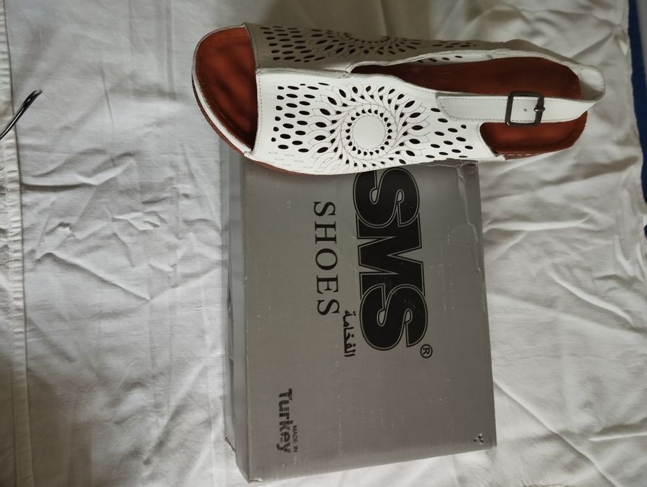 Женские босоножки