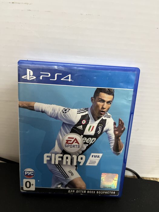 Продам PS4 Slim .