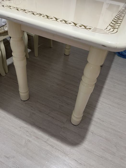 Стол обеденный качественный