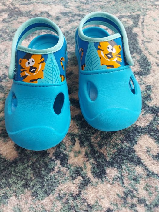 Papuci pt grădiniță, piscina