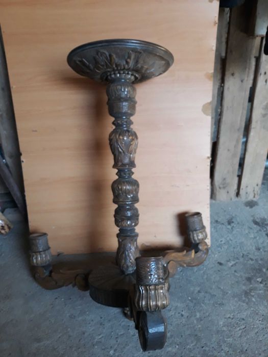 candelabru sculptat