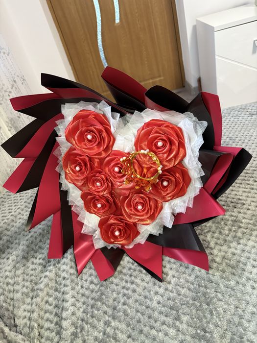 Buchete flori din satin