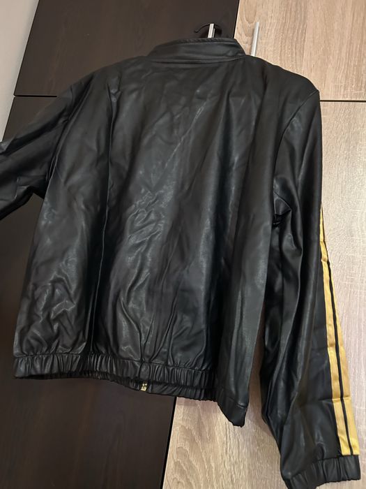 Дамски кожен екип