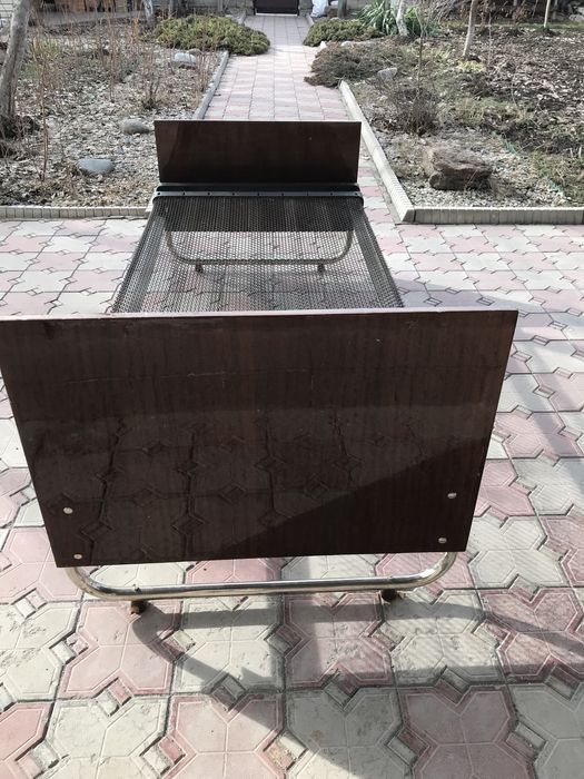 Кровать б у две штуки одинаковые