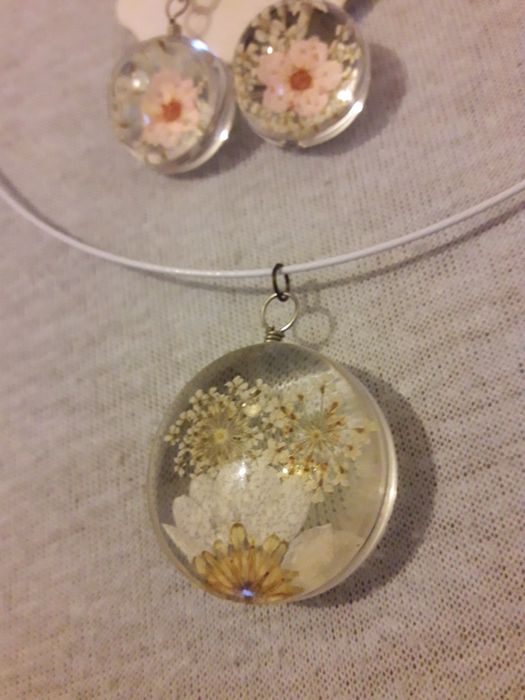 Бижута от живи цветя