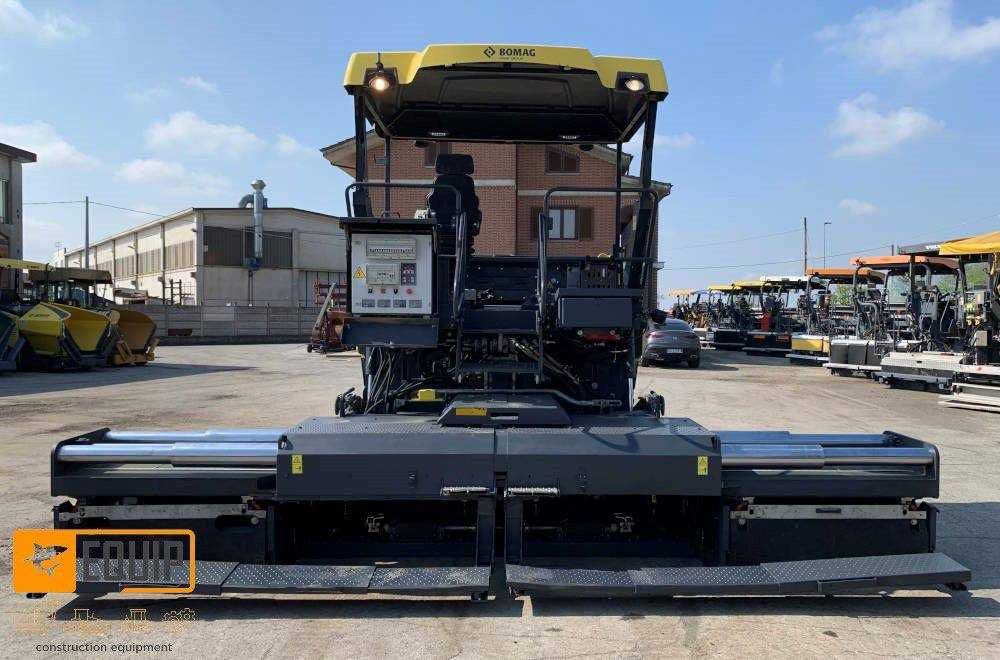 Асфальтоукладчик Bomag BF700С-2