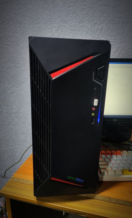 Игровой кейс I5/16Gb Rx570 8gb 
Материнская плата - H61
Процессор - In