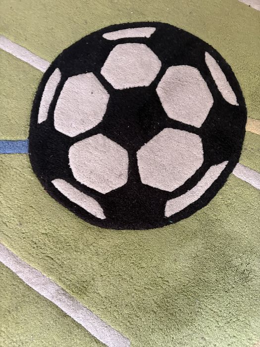 Кръгъл килим за детска стая с футболни врати и топка 130 см диаметър