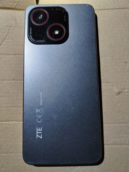 ZTE Blade A35e cu display-ul spart. Vibrează, se aud sunete. Pentru piese