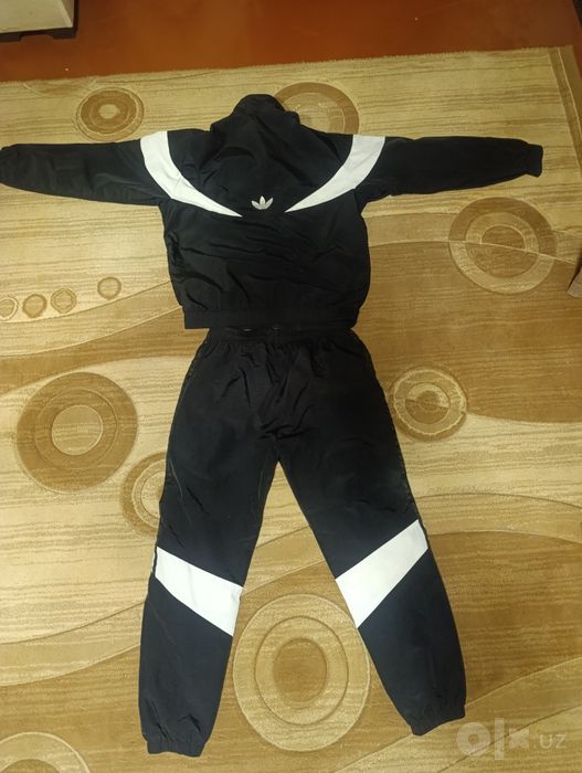 Продам спортивный костюм Адидас