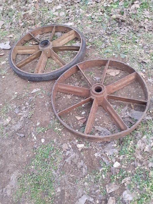 Метални колела, крака за пейка.