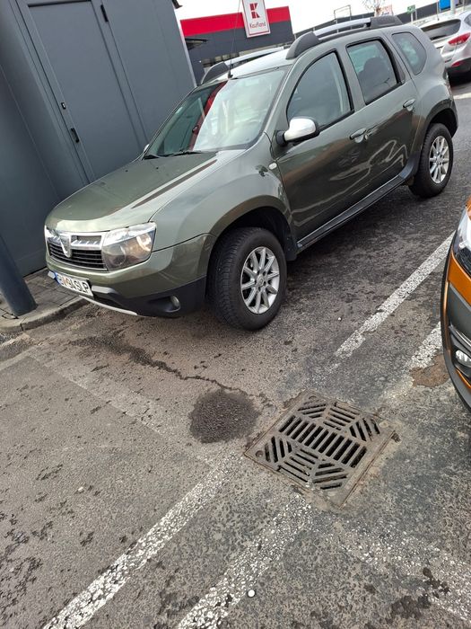 Vând Dacia Duster