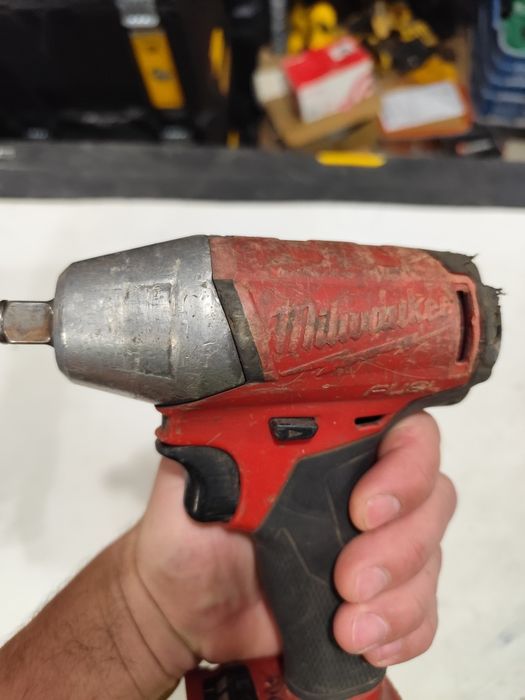 Безчетков акумулаторен гайковерт Милуоки Milwaukee M18 FIWF12