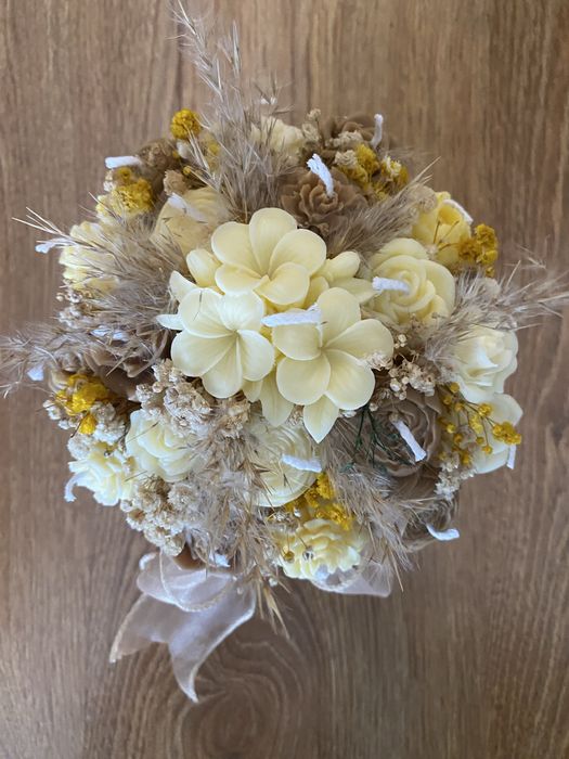 Ароматен букет от соеви свещи