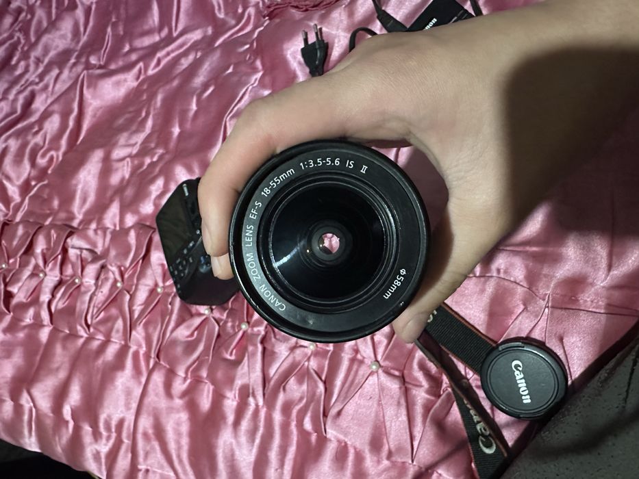 Фотопарат Canon 2000D