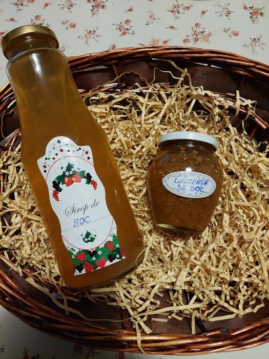 Sirop de soc și salcâm și dulceață de soc și salcâm