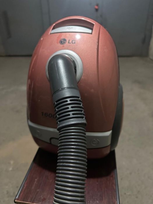 Пылесос LG 1600 W