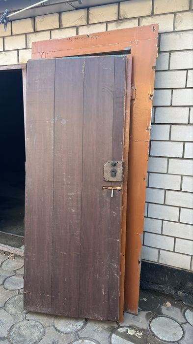 продам железную дверь