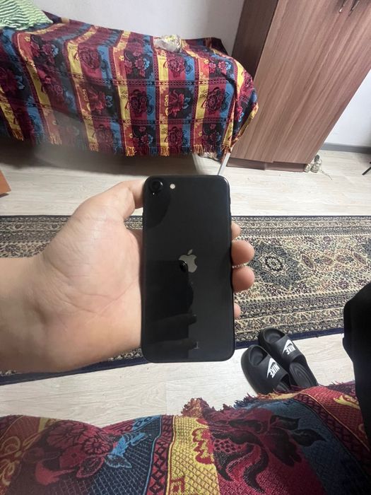 продается айфон SE