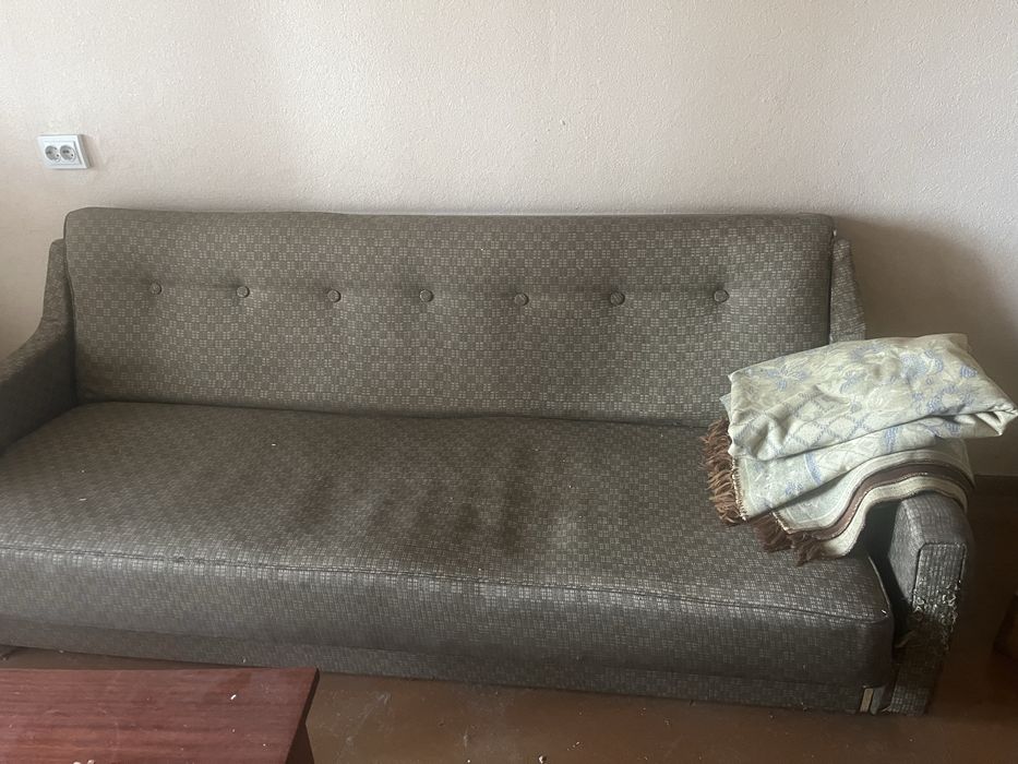 Отдам за коробку конфет