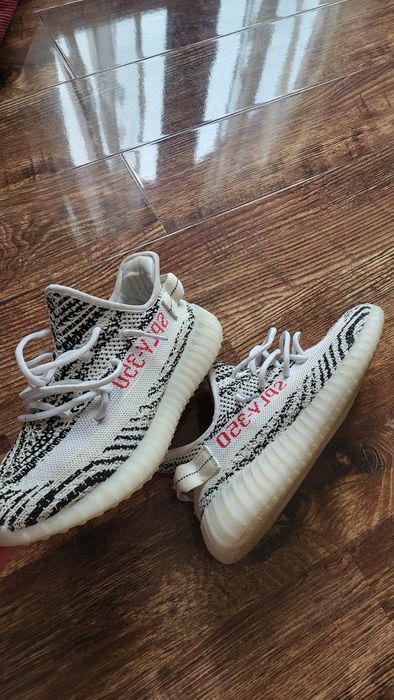 Adidas Yeezy 350 zebra