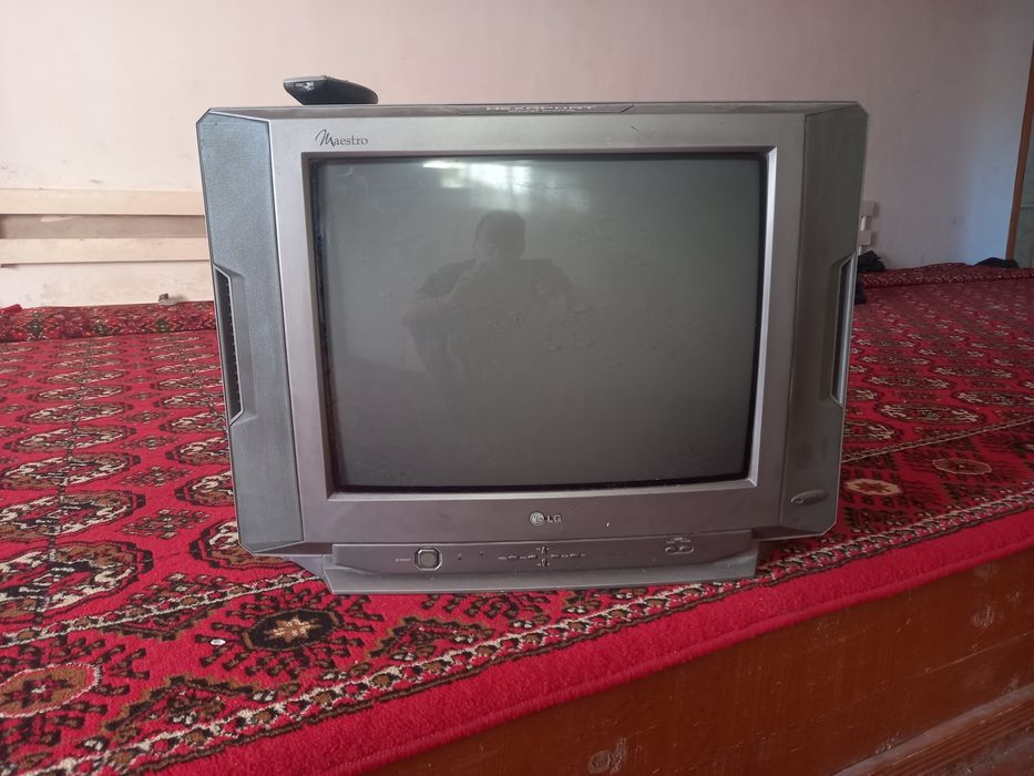 LG телевизор сотилади