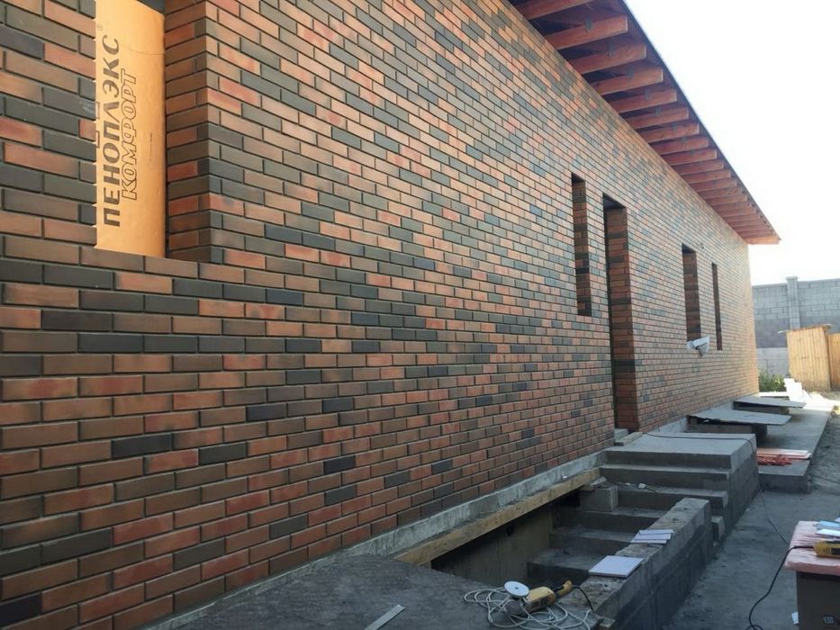 Фасад подрашивка облицовичний кирпичом Кладка болкона гиштблок термиз