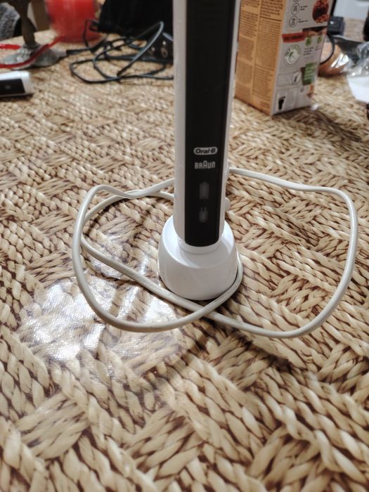 Електрическа четка за зъби oral-b