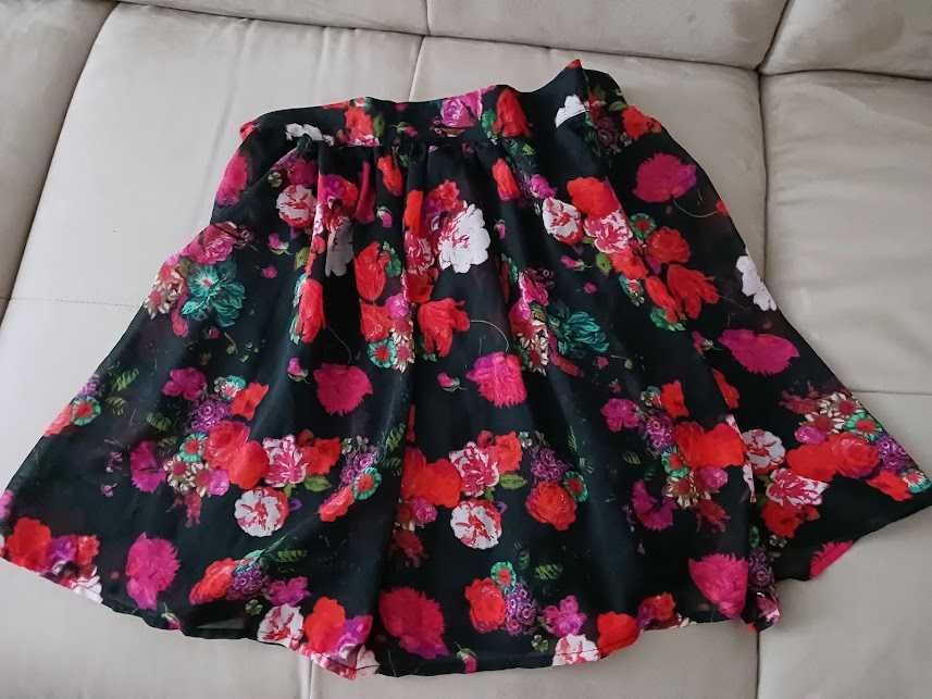 Бяла тениска Adidas, размер L, памук и еластан- 12лв.