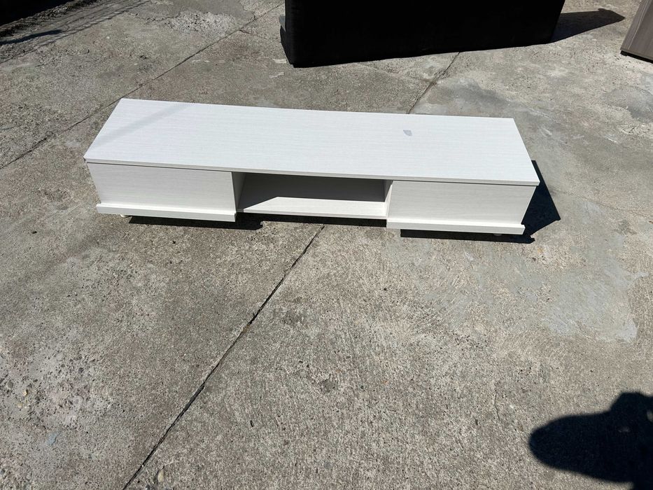 2 comode TV moderne – stil minimalist și elegant! (Alb-Negru)