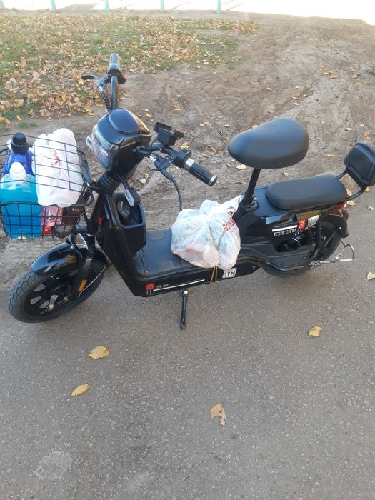 Продам электроскутер sk8