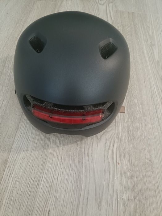 Vând casca bicicleta cu led