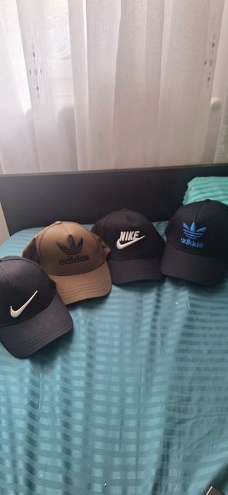 Șepci nike sau adidas